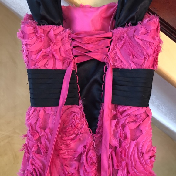 This black and hot pink has only been worn once and is in perfect condition - Picture 5 of 5